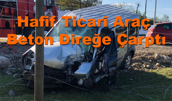 Hafif Ticari Araç Beton Direğe Çarptı