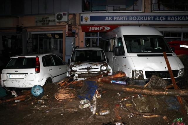 Yaşanan sel nedeniyle Kastamonu'da 5 vatandaşımız hayatını kaybetmiştir