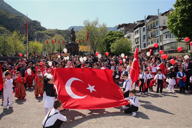 23 Nisan Ulusal Egemenlik ve Çocuk Bayramı Coşku ile Kutladı 