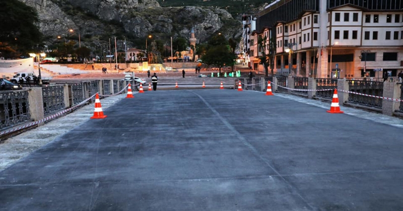 Amasya Hükümet Köprüsü Geçici Olarak Araç Trafiğine Açıldı