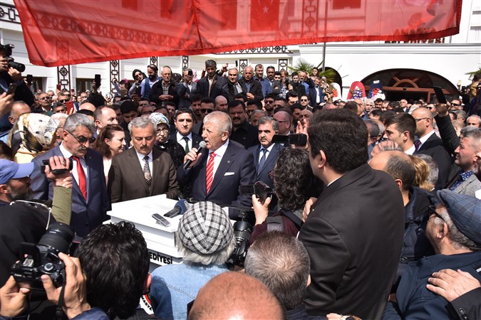 Başkan Mehmet Sarı Mazbatasını Aldı
