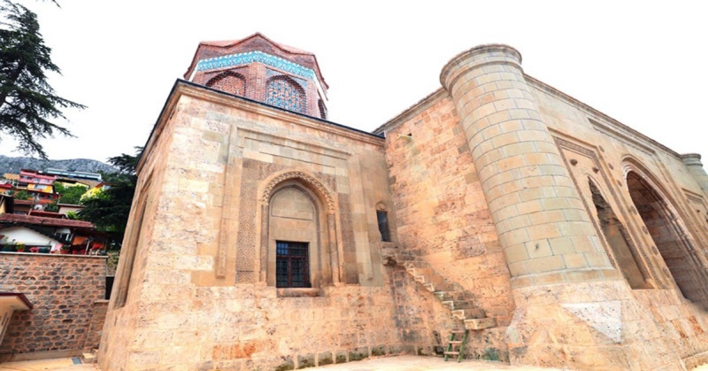 Gökmedrese Camii ile Torumtay Türbesi’ndeki Restorasyon Çalışmaları Tamamlandı