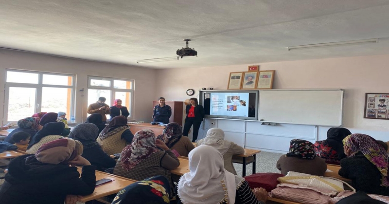 Göynücek'de ‘Kadına Yönelik Şiddetle Mücadele’ Konulu Bilgilendirme Toplantıları Gerçekleştirildi