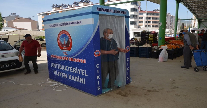 Gümüşhacıköy Belediyesi, Pazar Girişine Bakteriyel Hijyen Kabini Yerleştirdi