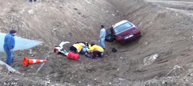 Otomobil Menfeze Düştü 3 Kişi Yaralandı..